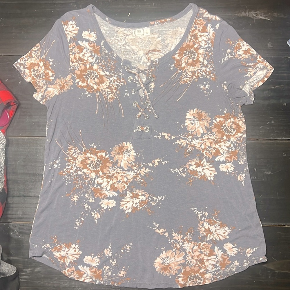 Maurices 24/7 tee size large